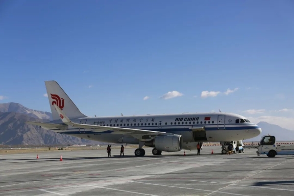 国航顺利完成拉萨贡嘎国际机场第二跑道首航
